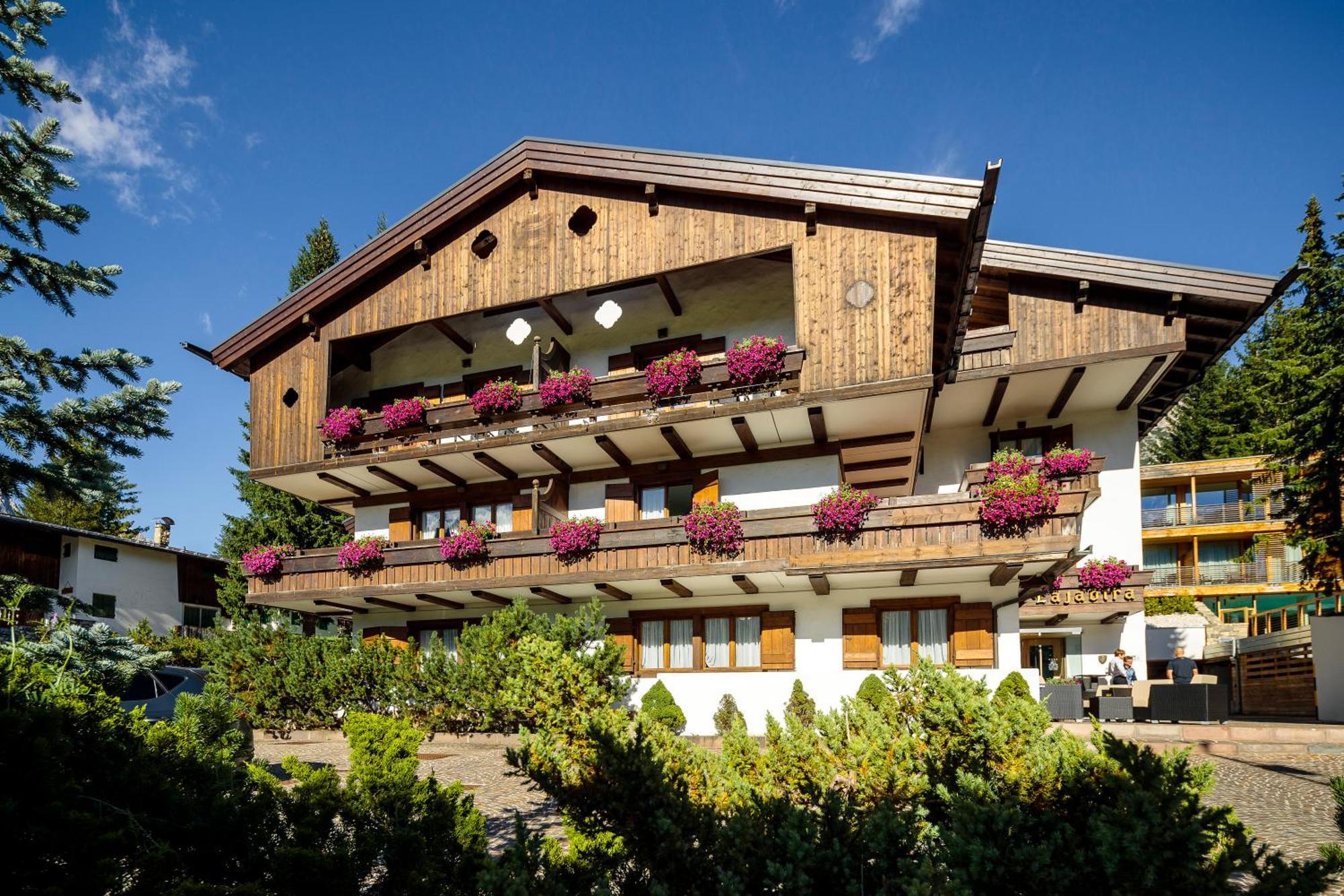 Hotel Lajadira & Spa Cortina dʼAmpezzo Kültér fotó