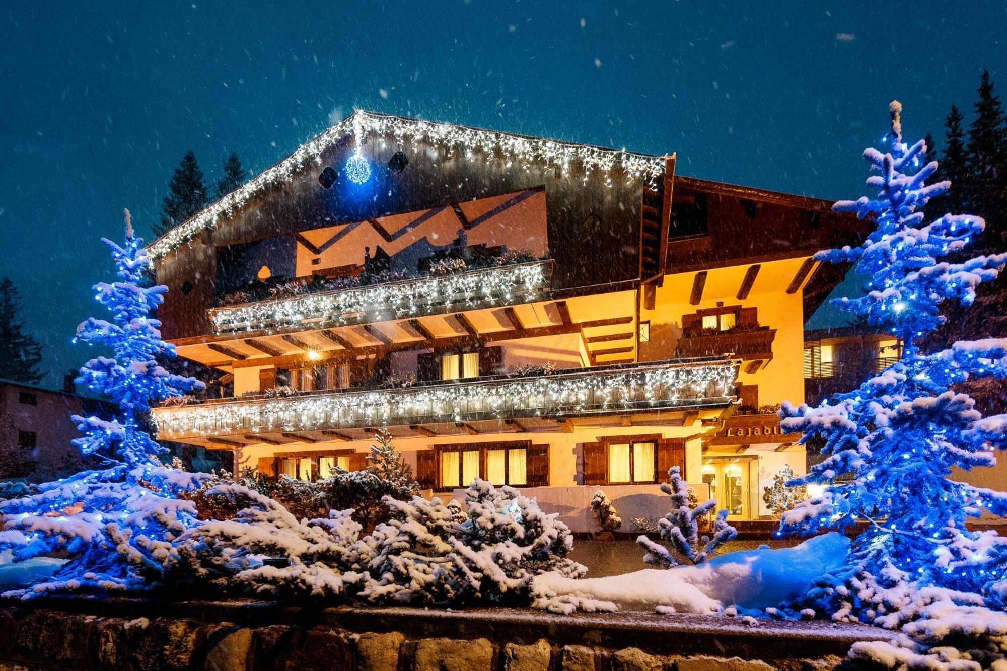 Hotel Lajadira & Spa Cortina dʼAmpezzo Kültér fotó