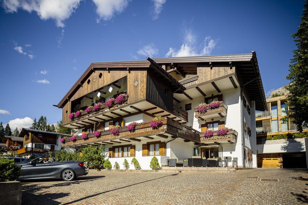 Hotel Lajadira & Spa Cortina dʼAmpezzo Kültér fotó