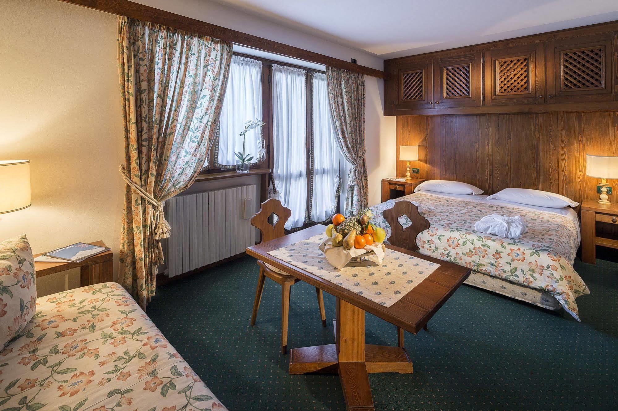 Hotel Lajadira & Spa Cortina dʼAmpezzo Kültér fotó